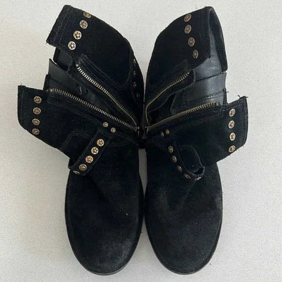 UGG Ankle Boots 🥾 - Picture 2 of 9